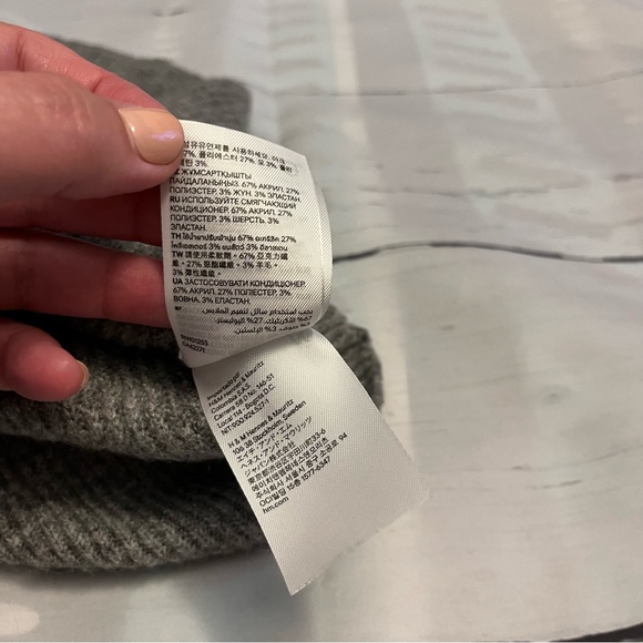 Gray Ribbed 3/4 to Long Sleeve Sweater, Size Small - Picture 6 of 8